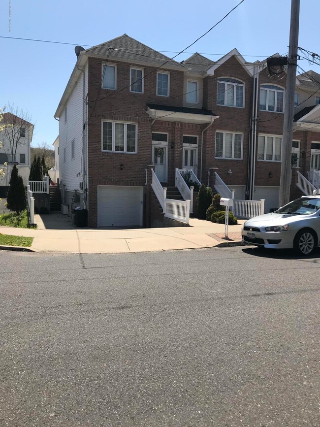 216 Sneden Ave, Staten Island, NY 10312 - photo 2