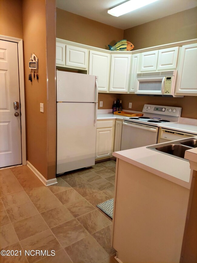 866 Great Egret Cir SW unit 3e, Sunset Beach, NC 28468 - photo 3