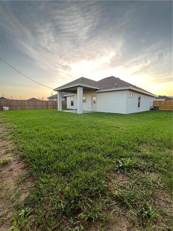 824 Dove St, Alamo, TX 78516 - photo 2