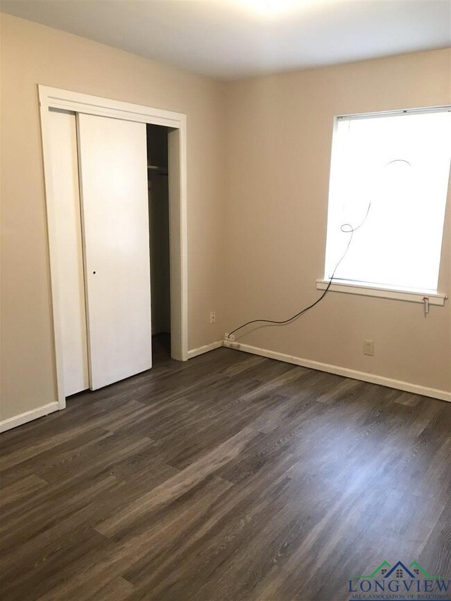 220 Crestwood Dr, Longview, TX 75601 - photo 7