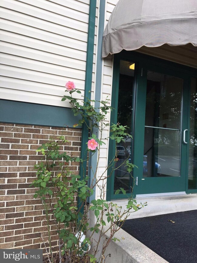 19601 Gunners Branch Rd unit A, Germantown, MD 20876 - photo 2