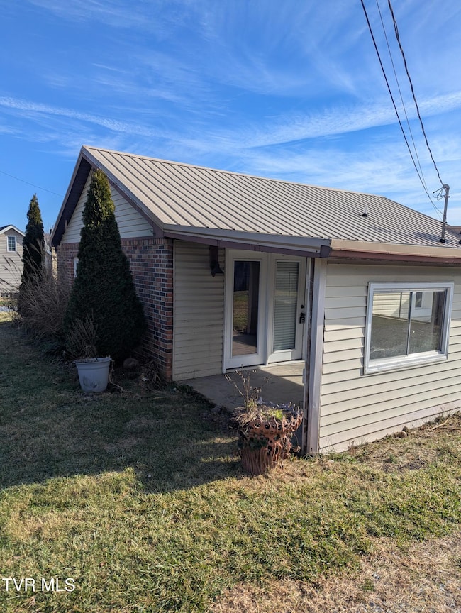 12338 Reedy Creek Rd, Bristol, VA 24202 - photo 2