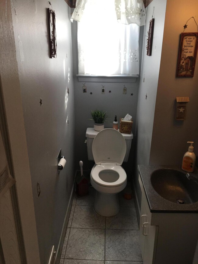 1st floor 1/2 bath