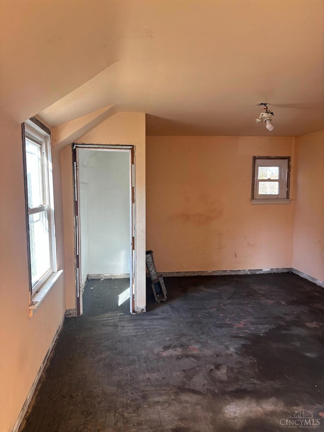 2327 Losantiville Ave, Cincinnati, OH 45237 - photo 3