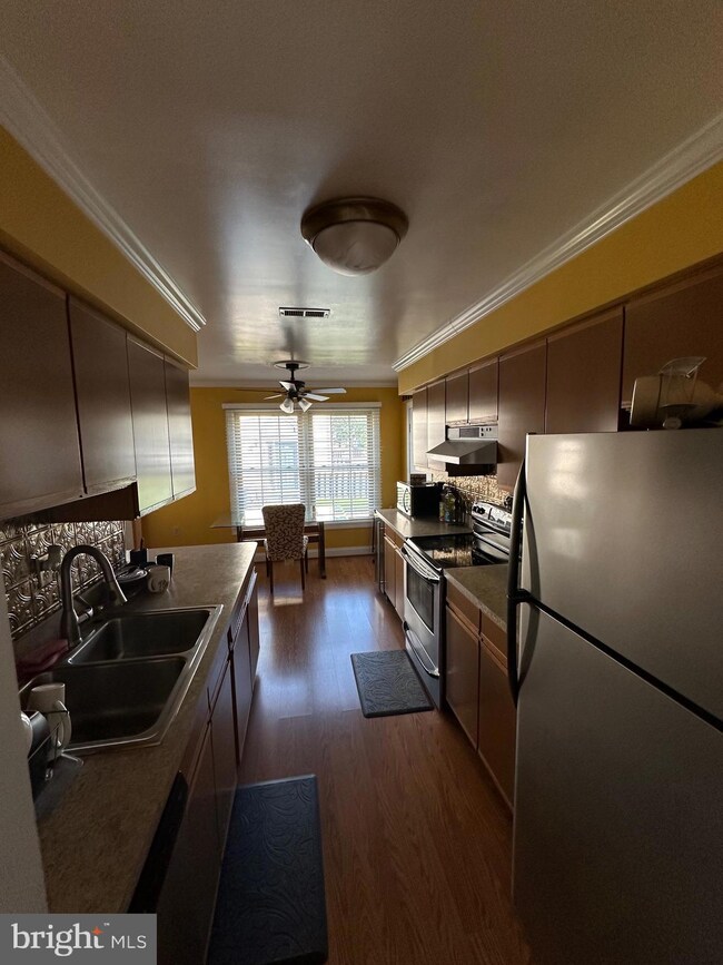 10537 Stonington Ln, Manassas, VA 20109 - photo 6