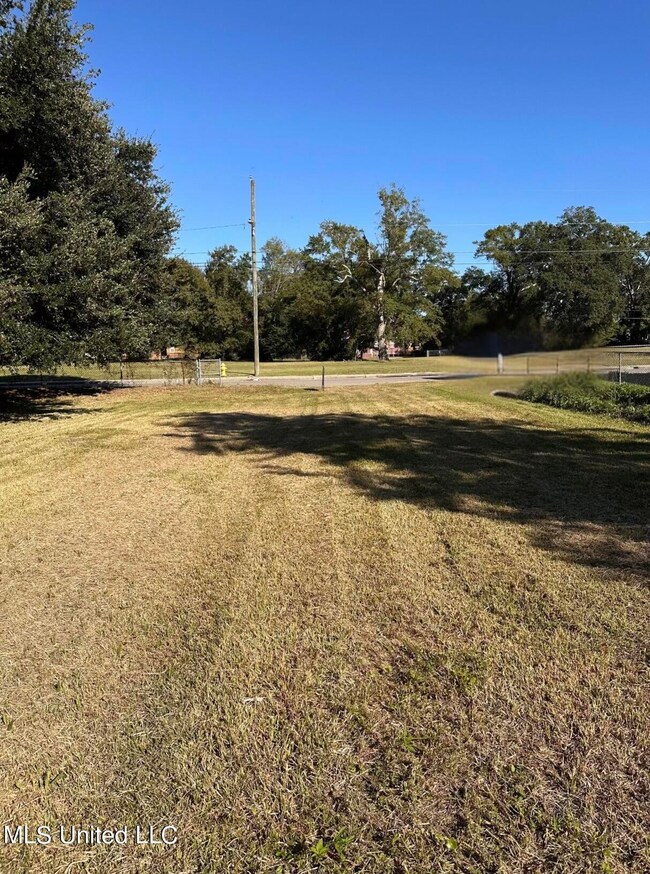 235 Holley St, Biloxi, MS 39530 - photo 6