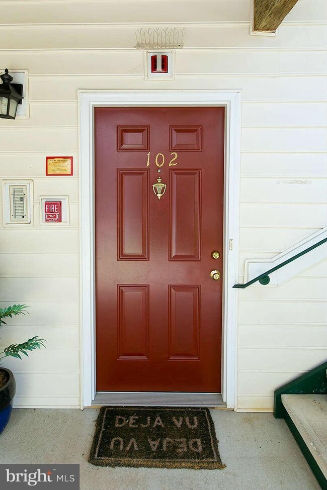 25300 Lake Mist Square unit 102, Chantilly, VA 20152 - photo 2