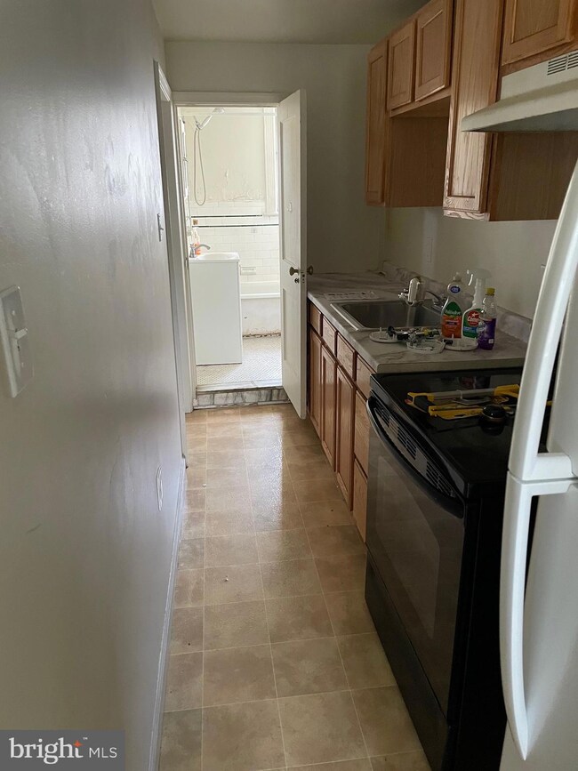 7235 Radbourne Rd, Upper Darby, PA 19082 - photo 3