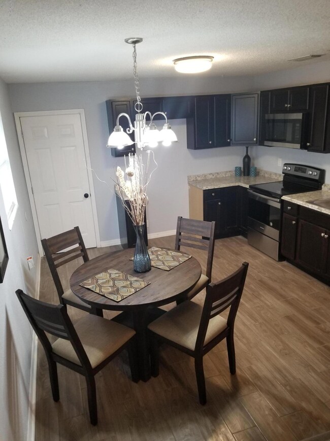 7230 Eudine kitchen