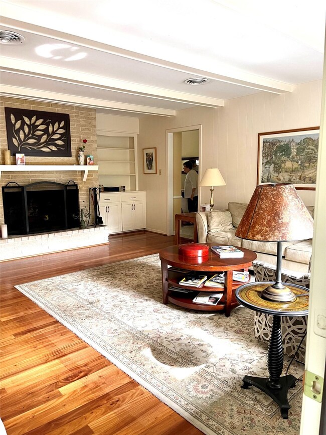 10026 Candlewood Dr, Houston, TX 77042 - photo 6