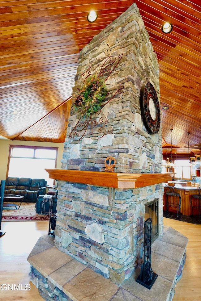 903 9th Ave SW, Jamestown, ND 58401 - photo 4