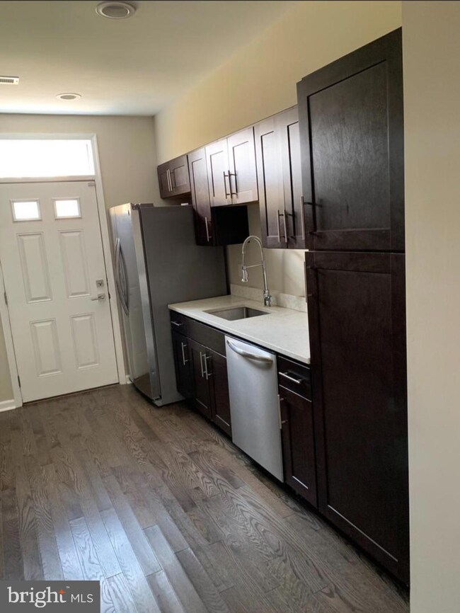 520 N Patterson Park Ave, Baltimore, MD 21205 - photo 4