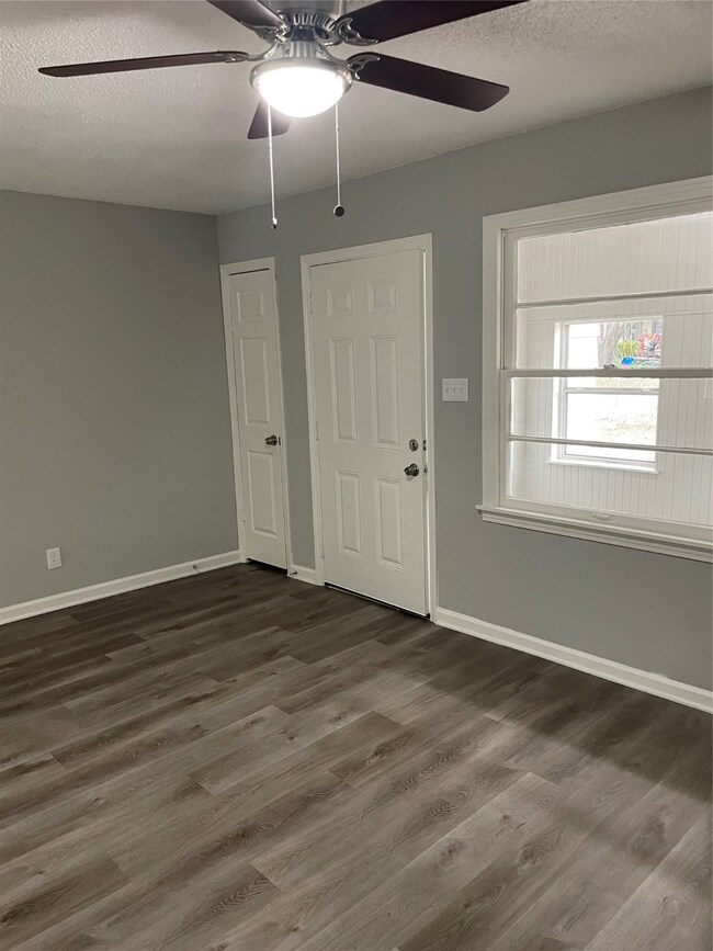 3509 4th St, Bay City, TX 77414 - photo 6