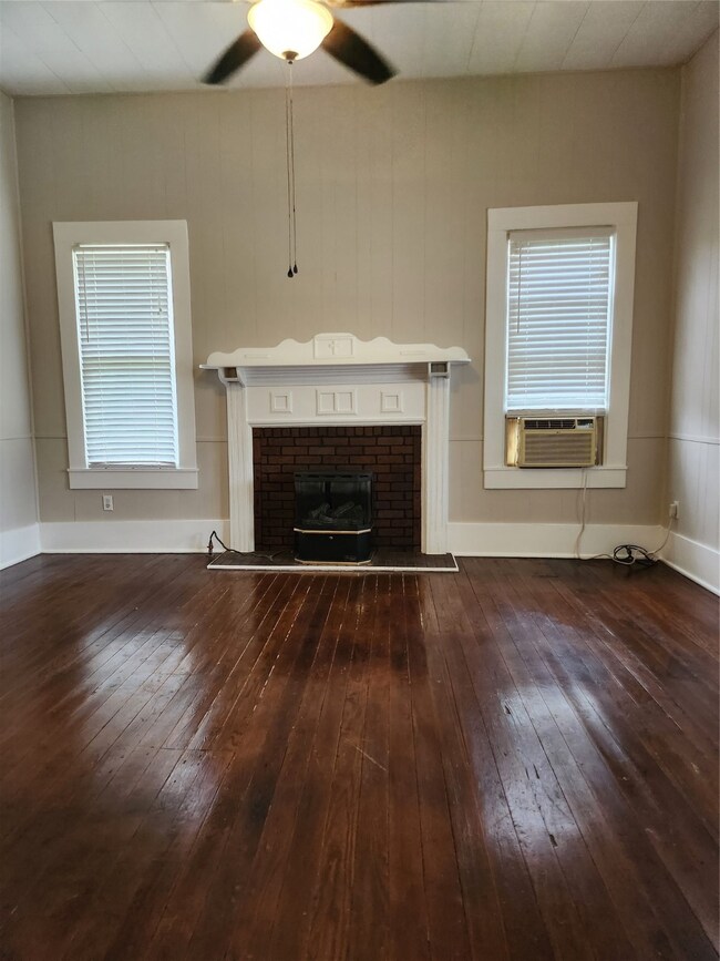 2318 Dewey St, Waller, TX 77484 - photo 6