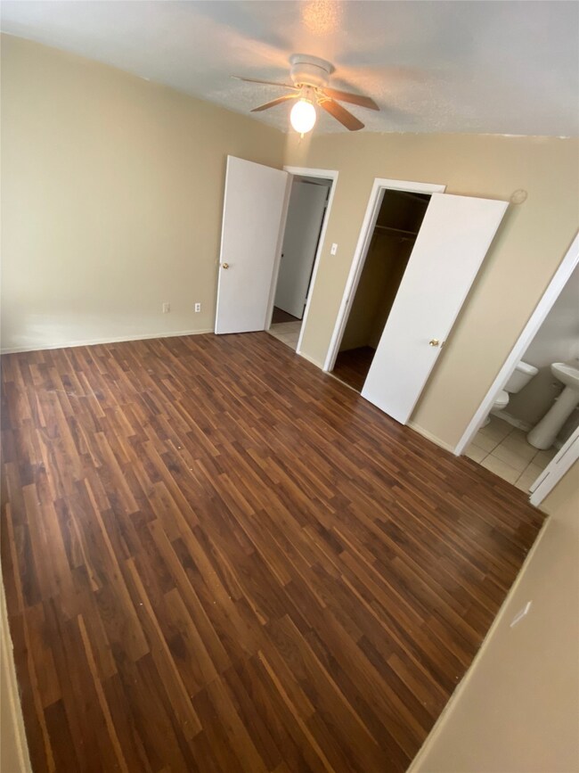 5814 Mackinaw St, Houston, TX 77053 - photo 5