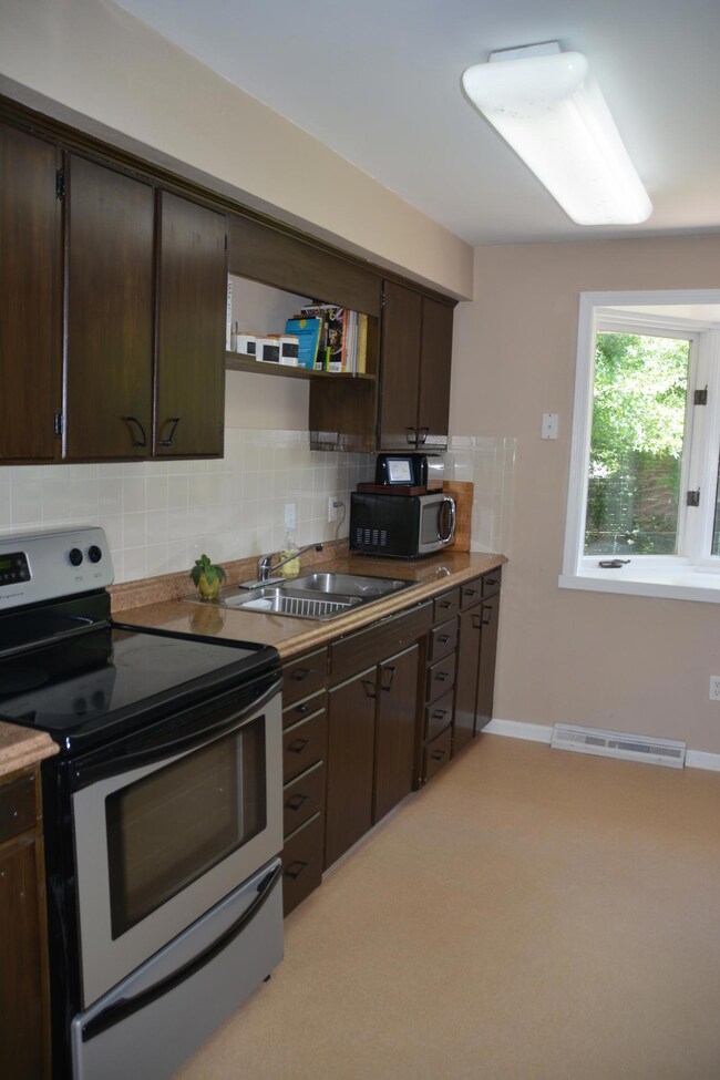 Kitchen b