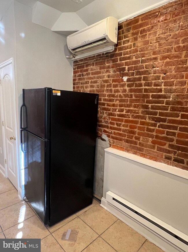 867 Reinhart St, Baltimore, MD 21230 - photo 4