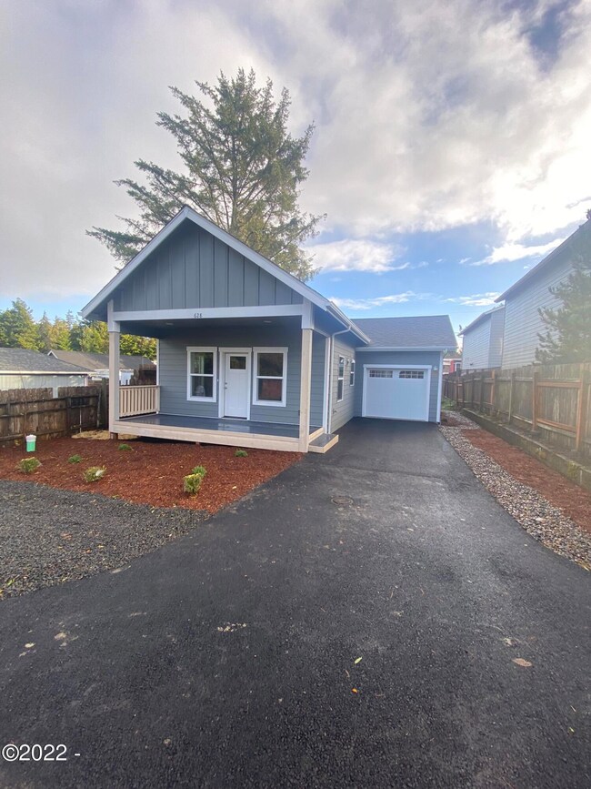 628 SE Port Ave, Lincoln City, OR 97367 - photo 2