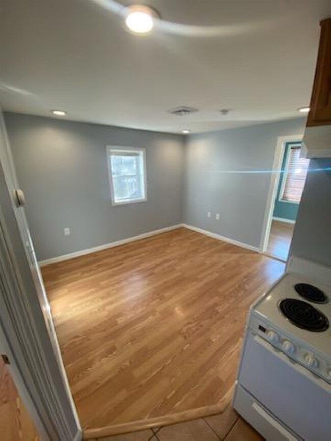 6 Terrace St unit 1st Floor, Nashua, NH 03064 - photo 2