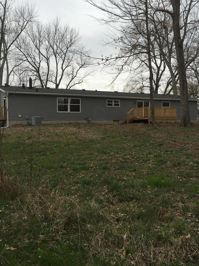 443 Mount Vernon Ave, Thornville, OH 43076 - photo 2