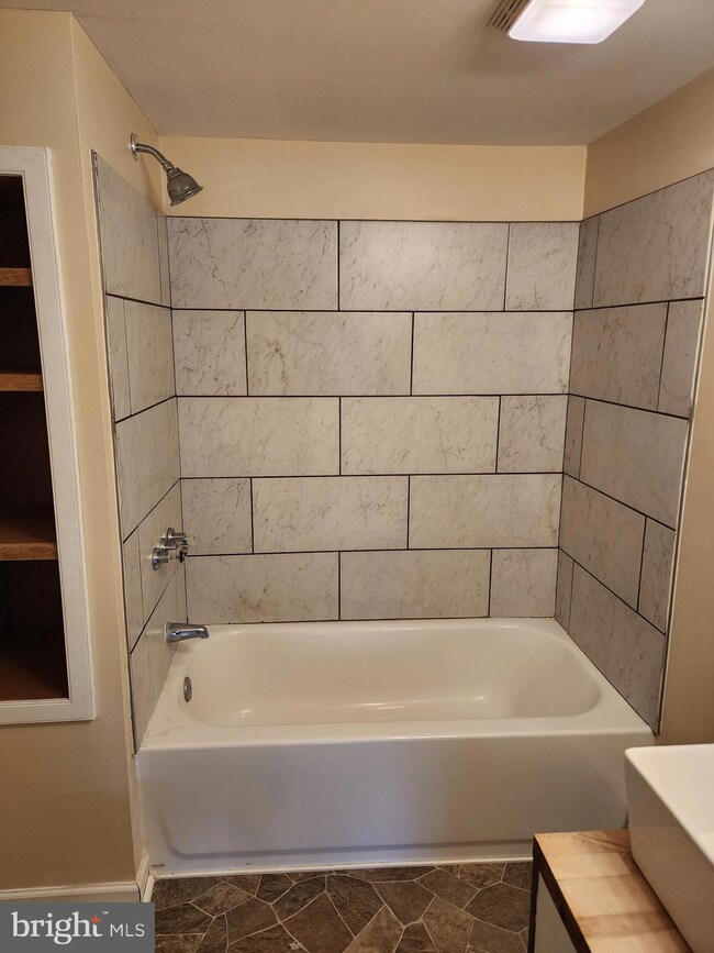 45 N Green St unit 2, Berkeley Springs, WV 25411 - photo 2