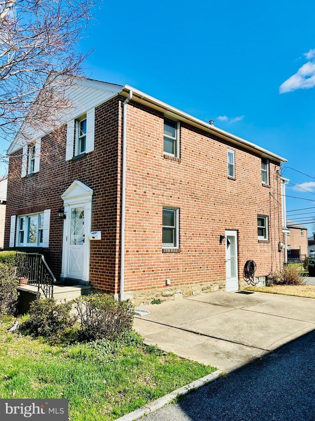 409 Benson Ave, Glenolden, PA 19036 - photo 2