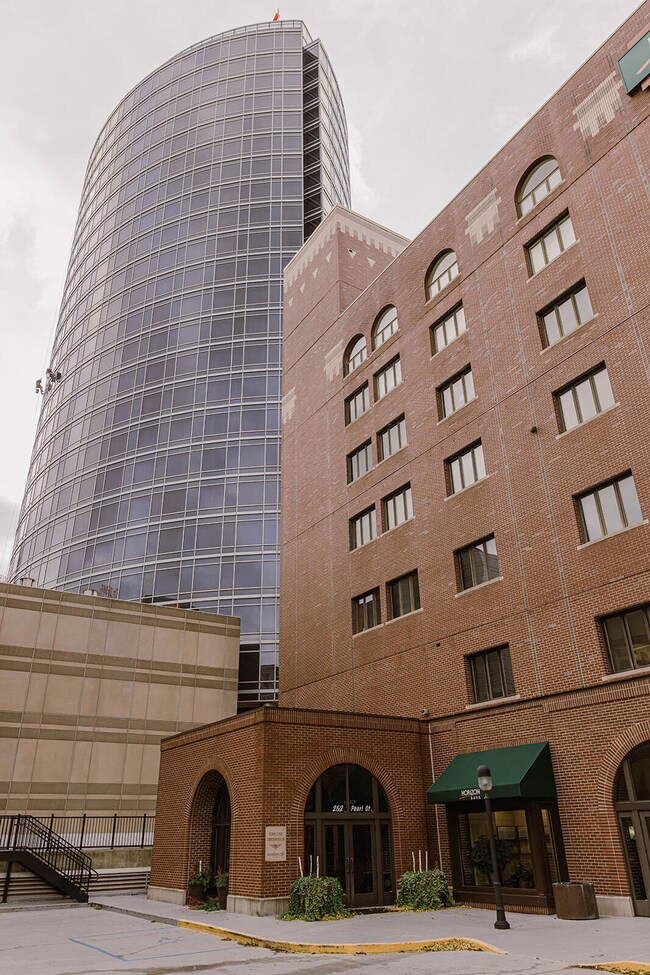 252 Pearl St NW unit 7D, Grand Rapids, MI 49503 - photo 4