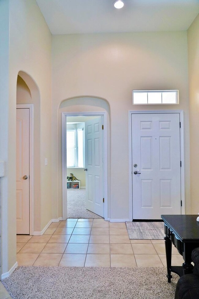 1780 N Avignon Lane Clovis 04 Entryway 1