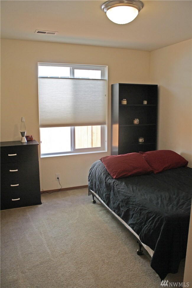 208 Riggs Dr E, Enumclaw, WA 98022 - photo 3