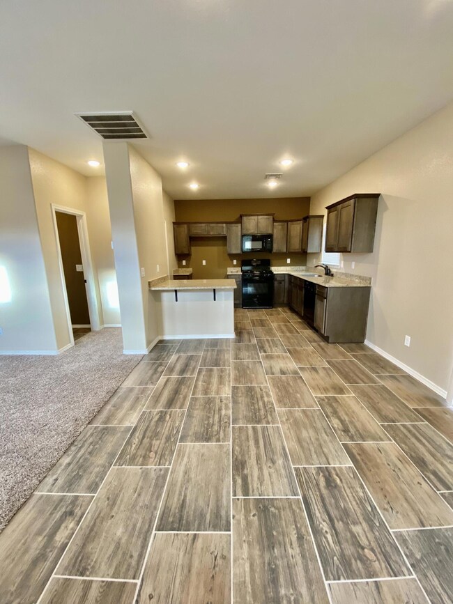 556 Sunset Valley Ave unit B, Socorro, TX 79927 - photo 5