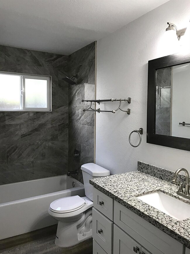 1817 W St, Sacramento, CA 95818 - photo 4