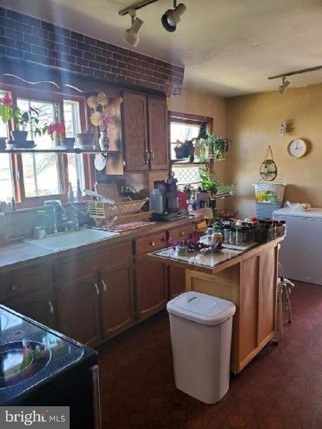 76 John St, Carteret, NJ 07008 - photo 2