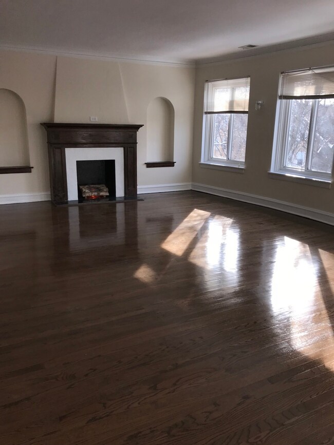 6241 N Francisco Ave unit 3, Chicago, IL 60659 - photo 2