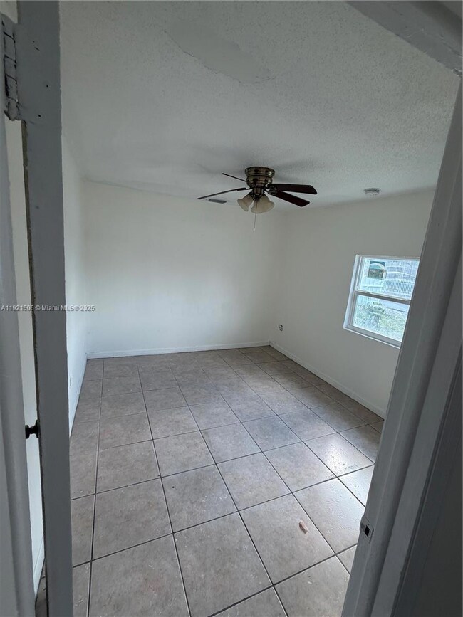 360 NE 174th St unit 2, North Miami Beach, FL 33162 - photo 3