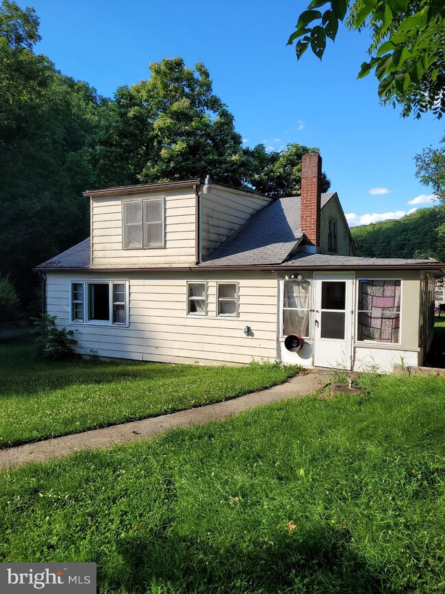 1043 Happy Hollow Rd, Petersburg, WV 26847 - photo 2