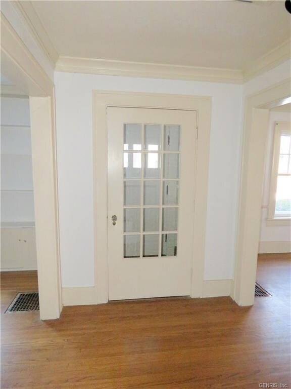 Enclosed Front Foyer/Entrance