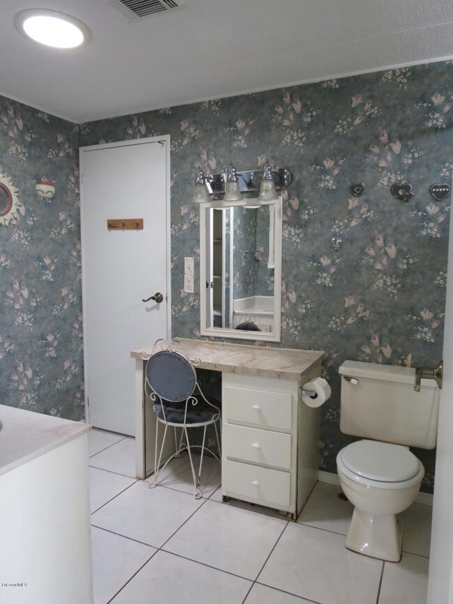 499 Dolphin Cir 024