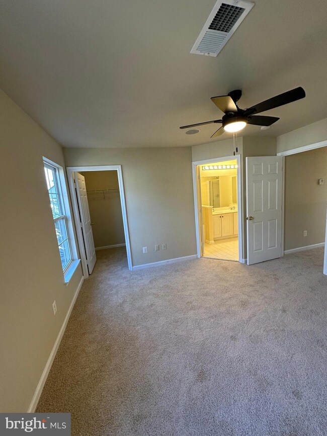 8266 Phelps Lake Ct, Lorton, VA 22079 - photo 2