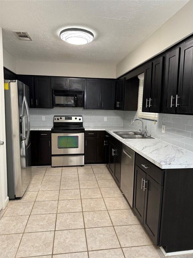 4226 Townes Forest Rd, Friendswood, TX 77546 - photo 5