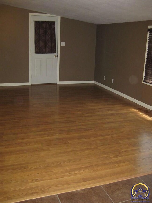 614 Main St, Maple Hill, KS 66507 - photo 4