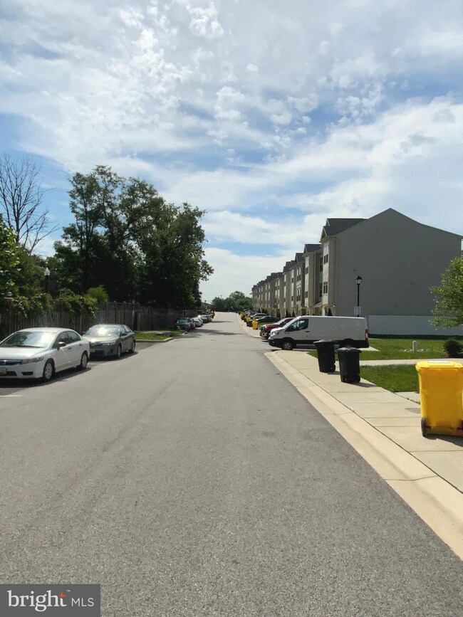 8201 Hollow Ct, Severn, MD 21144 - photo 3