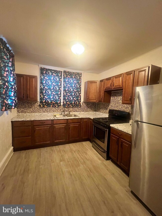 819 Mulberry St, Reading, PA 19604 - photo 4