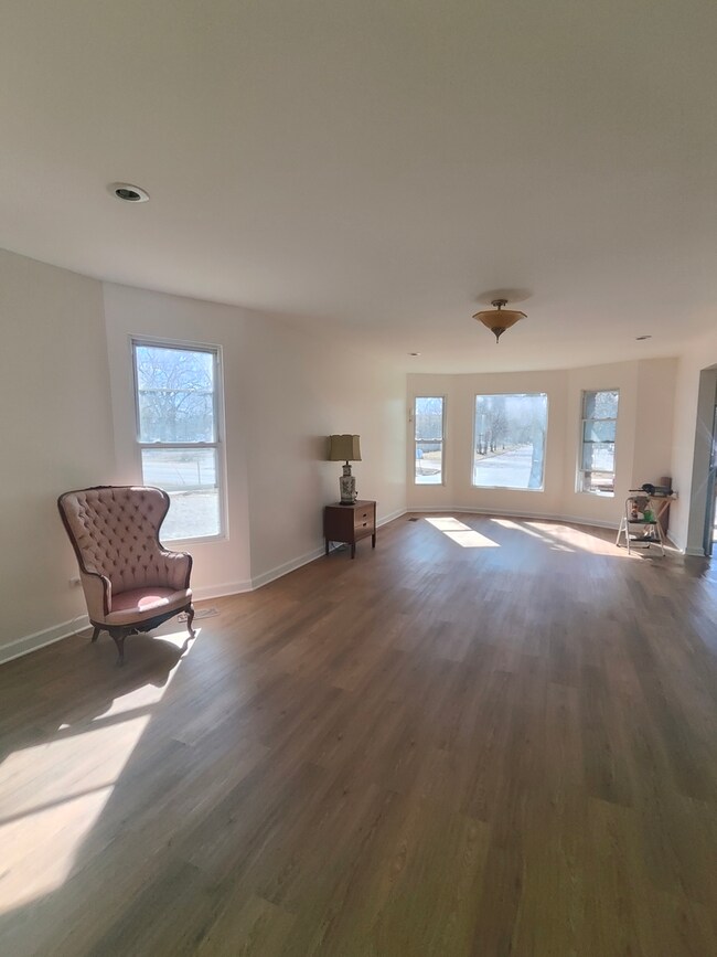 107 4th Ave, Joliet, IL 60433 - photo 5