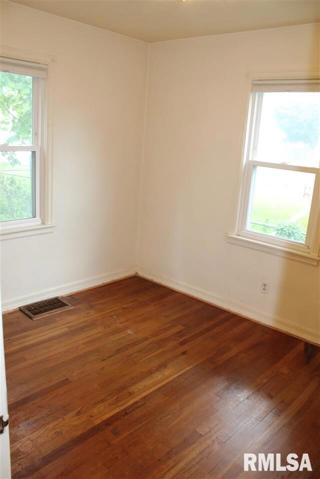 2117 W High St, Davenport, IA 52804 - photo 7