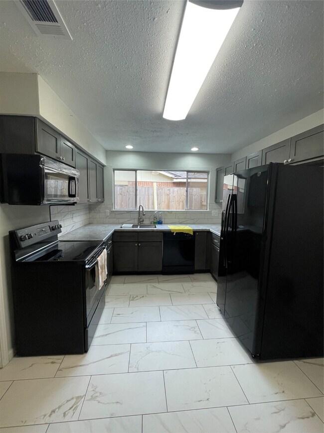 7626 Sunbonnet Ln, Houston, TX 77064 - photo 5