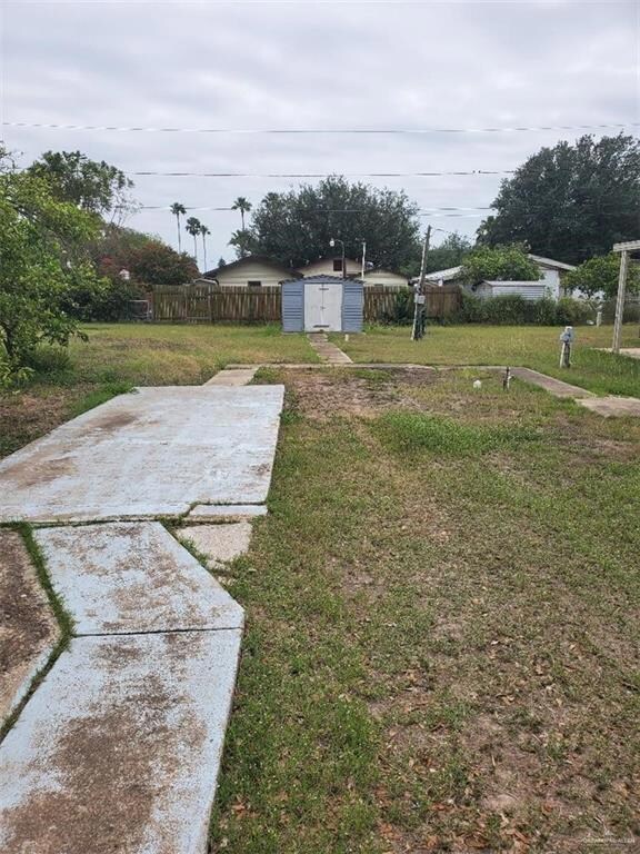 882 Kennard St, Donna, TX 78537 - photo 2