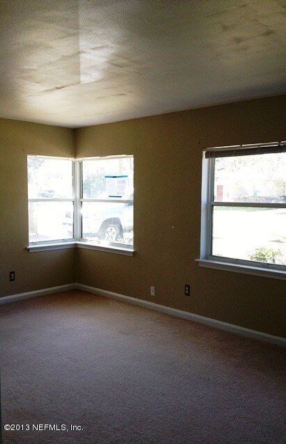 1939 Burkholder Cir E, Jacksonville, FL 32216 - photo 5