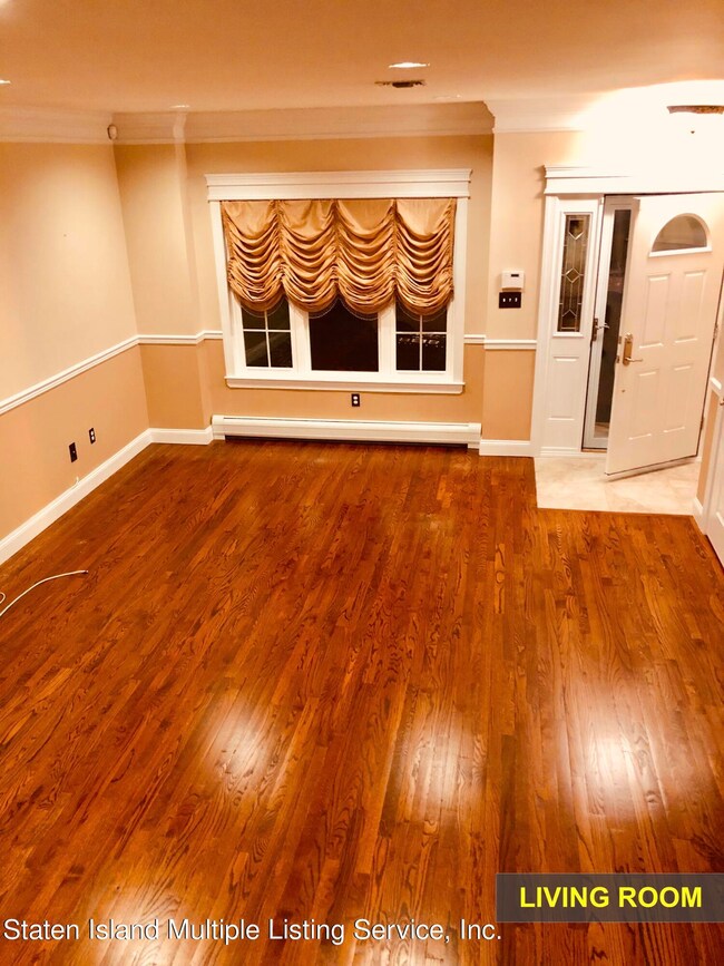 17 Malibu Ct unit 1, Staten Island, NY 10309 - photo 2