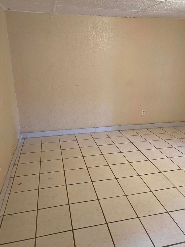 413 Gallagher St unit 2, El Paso, TX 79915 - photo 4
