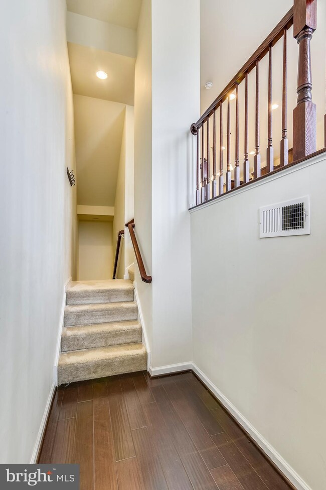 9044 Christopher Ln, Manassas Park, VA 20111 - photo 5